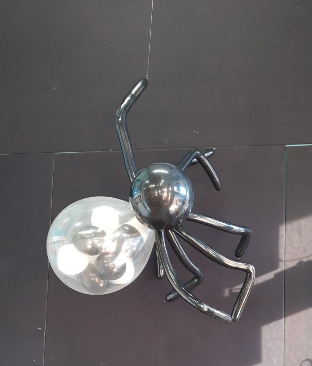 Spider balloon with dropping bouquet balloons